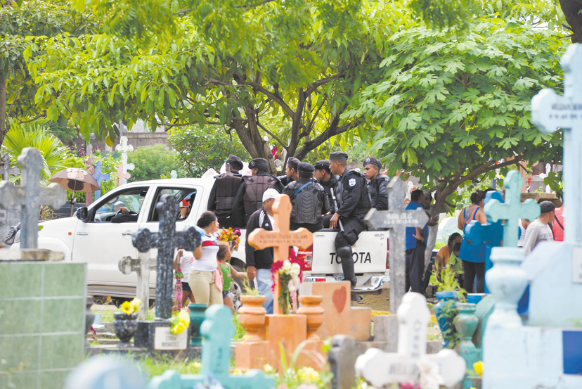 Policía Orteguista se toma los cementerios de Nicaragua para reprimir a los autoconvocados