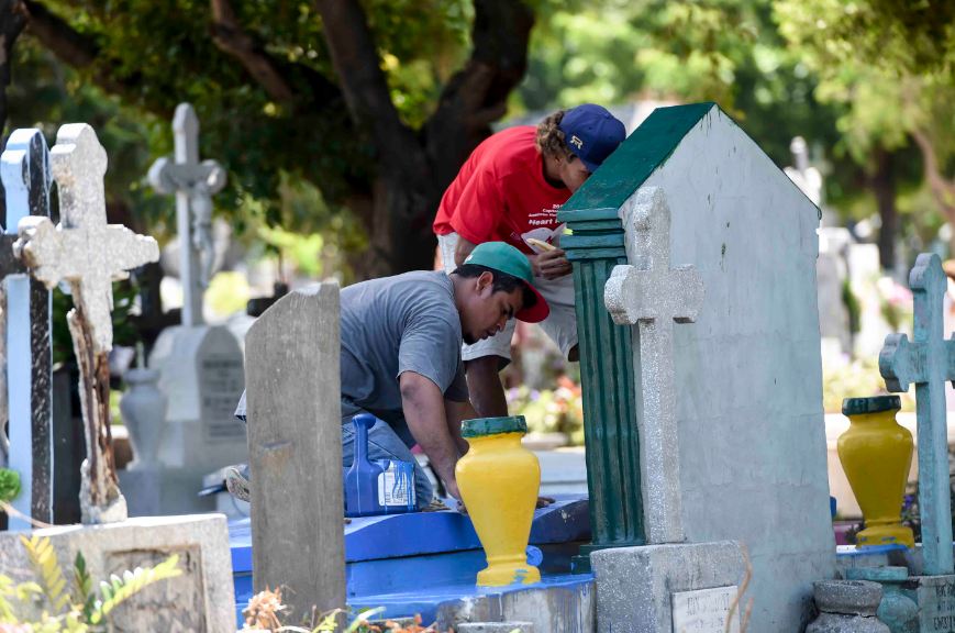 Prohíben tumbas azul y blanco en el Cementerio Oriental de Managua