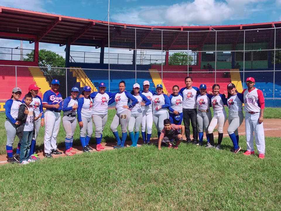 Diamantes de Estelí siguen mejorando su juego en beisbol femenino