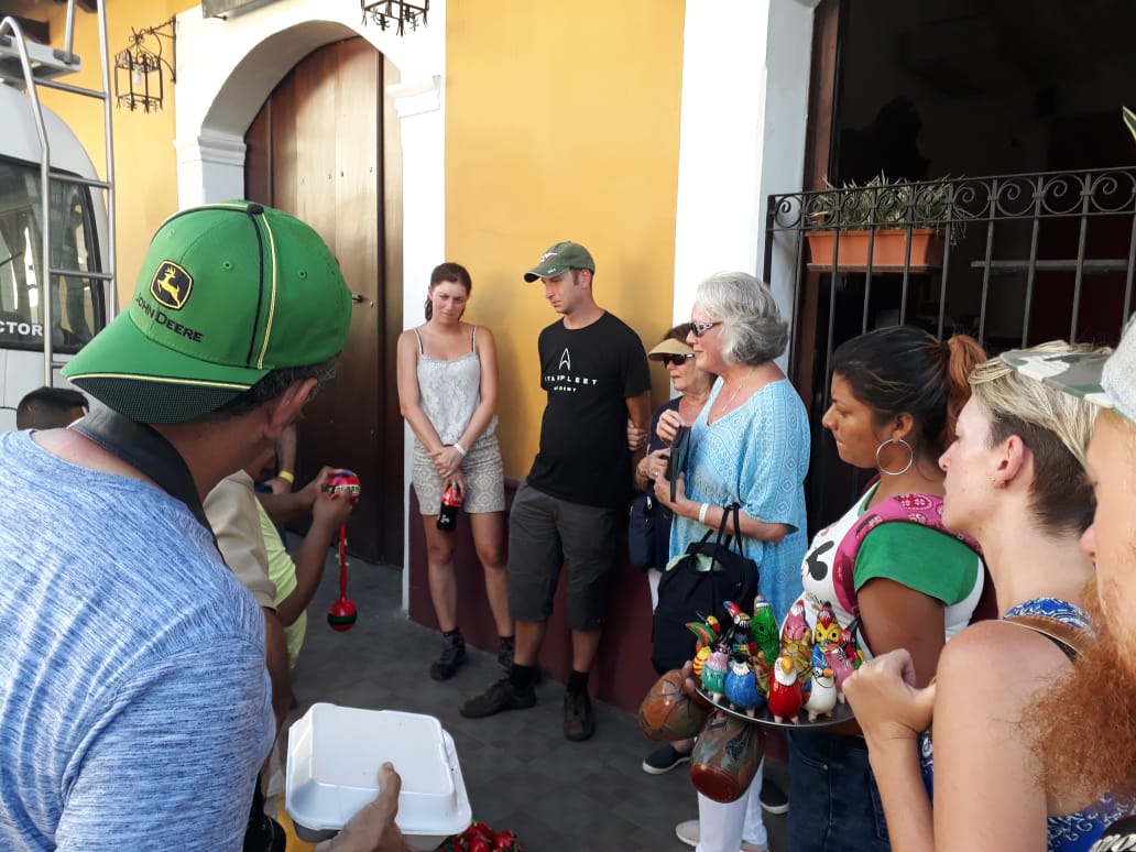 Llegada de algunos turistas motiva a cocheros en Granada