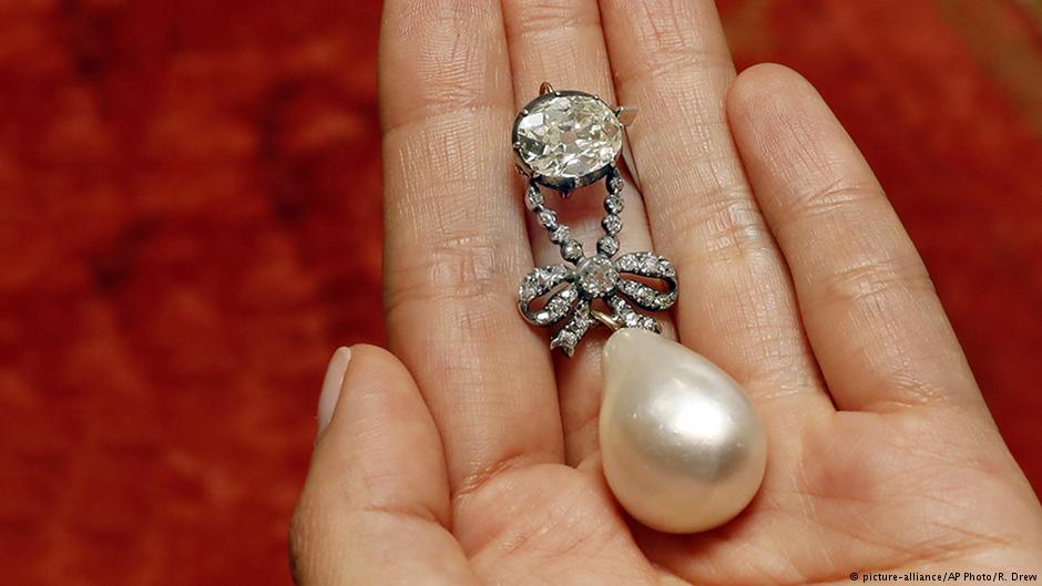 Subastan joyas de María Antonieta, la reina decapitada