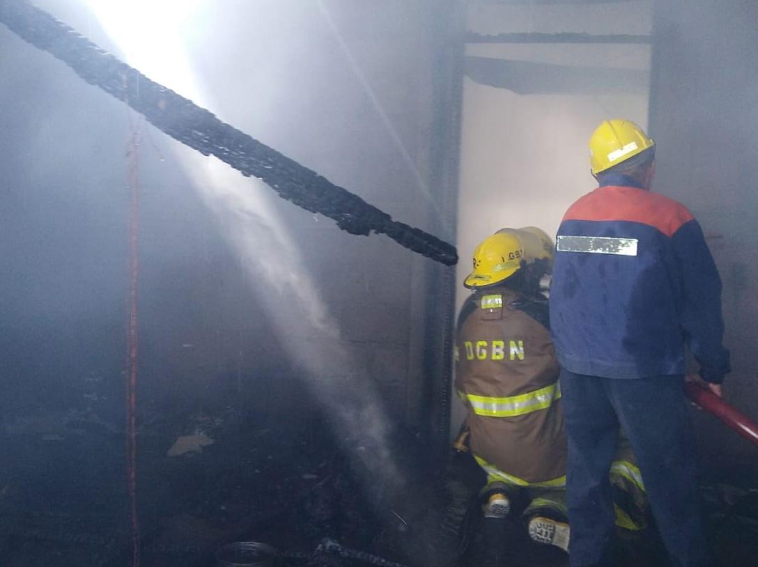 Voraz incendio consume una vivienda en Estelí