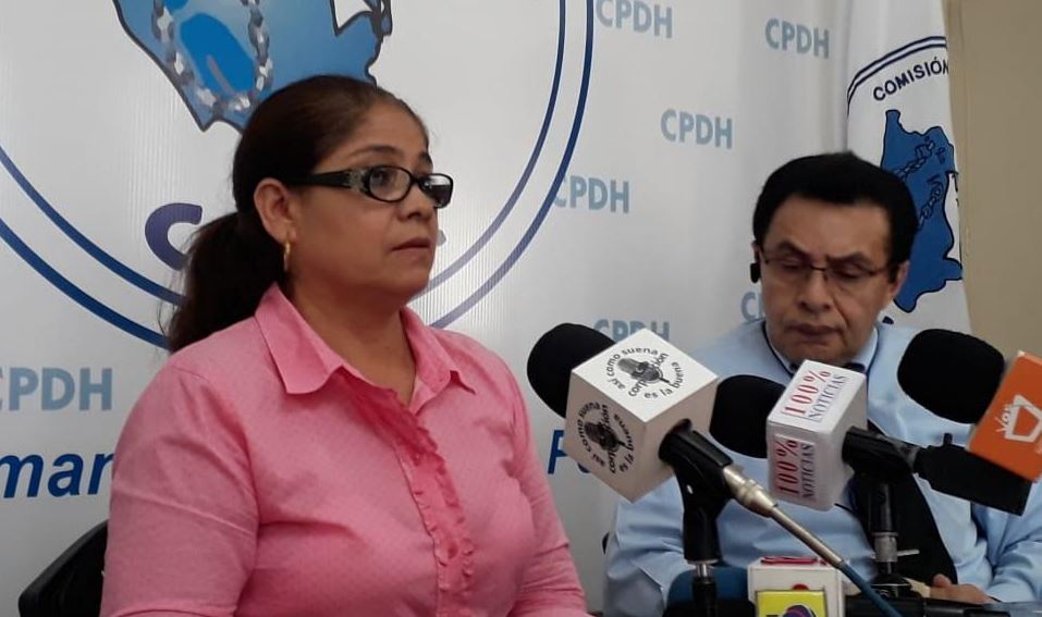 Policía señala a líder anticanal detenido Freddy Navas de tener armas, según su esposa