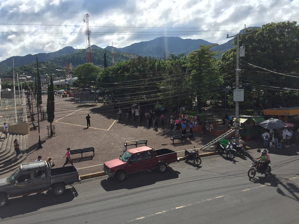 Antimotines rodean la sede del Colectivo de Mujeres de Matagalpa para impedir carnaval