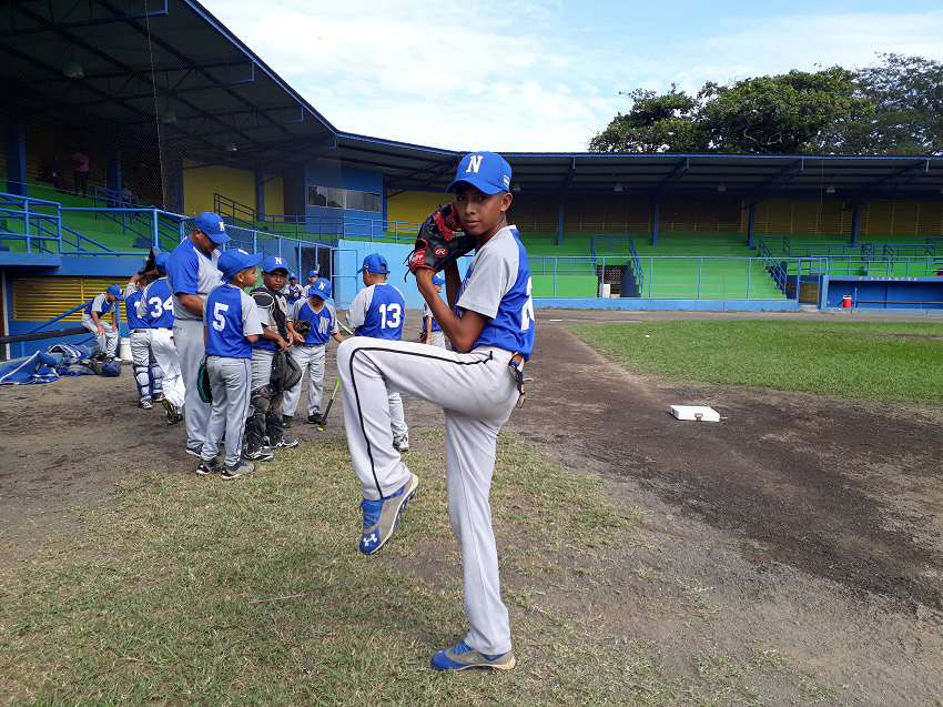 Leyman Hernández retará hoy a Dominicana en Honduras