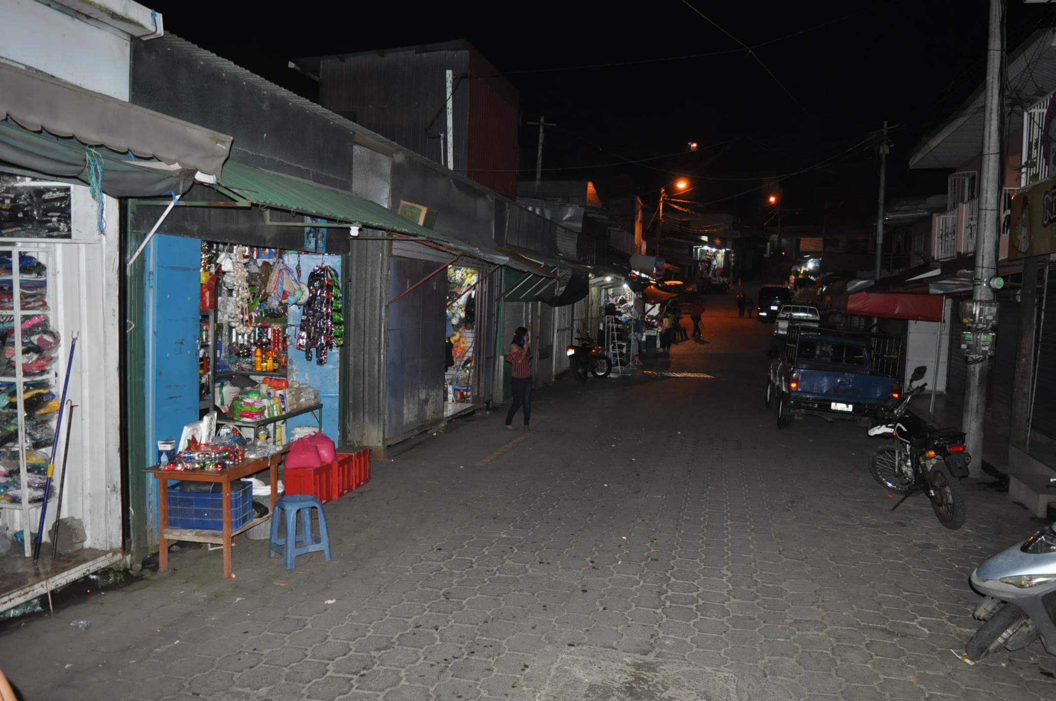 Escasez de compradores en el primer día de ventas nocturnas en mercado de Boaco