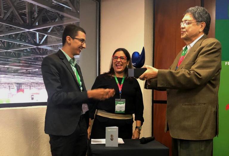 Festival Centroamérica Cuenta entrega premio en México a David Alejandro Córdova Menéndez