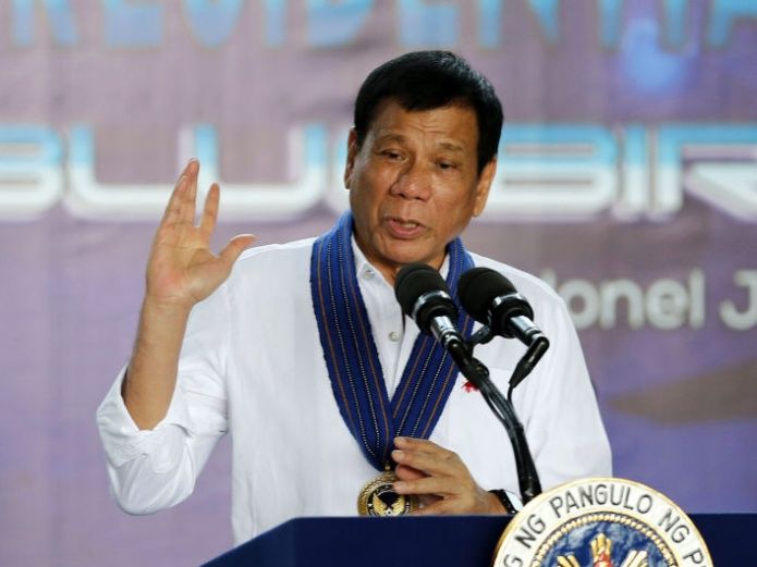 Presidente de Filipinas anima a matar a obispos católicos porque los considera «inútiles»