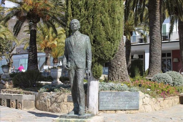 Cartas de Rilke a su madre en días de Navidad revelan la falta de amor entre ambos