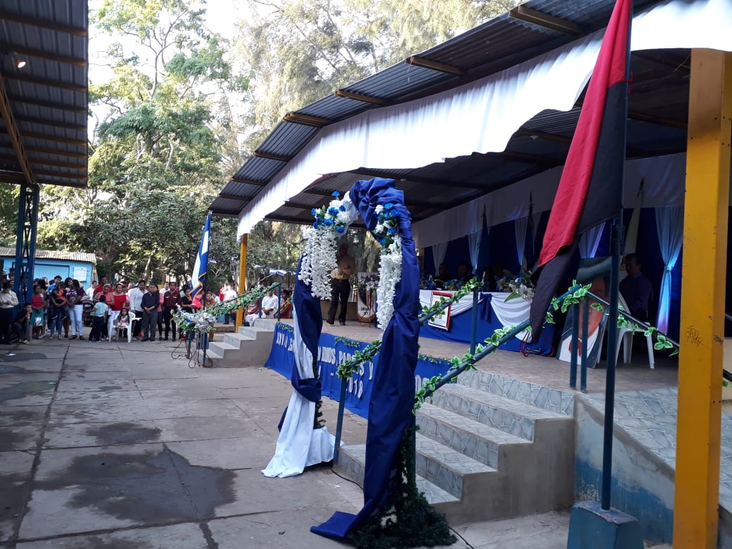 Delegado del Mined convierte en un acto político la entrega de reconocimientos a estudiantes de Boaco