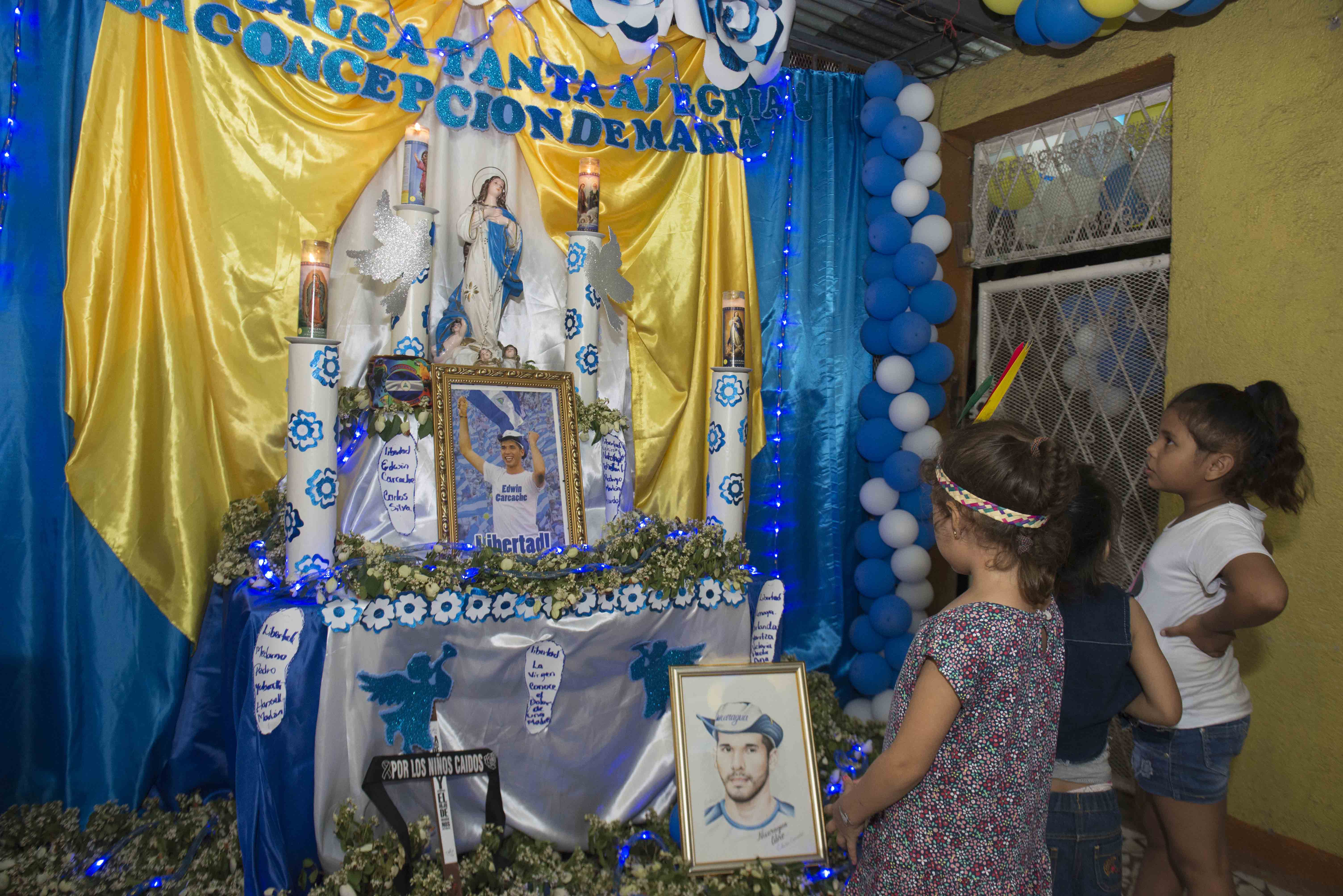 Feligreses celebran a la Virgen María y piden libertad por presos políticos