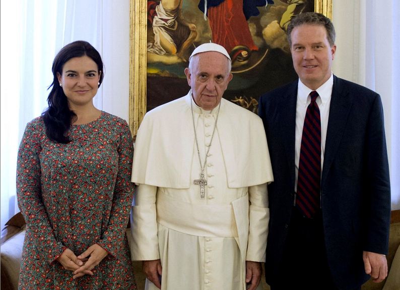 Renuncian dos voceros del Papa Francisco, anuncia el Vaticano