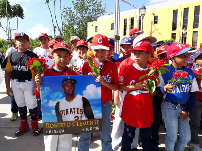 Niños nicaragüenses recuerdan al astro puertorriqueño Roberto Clemente