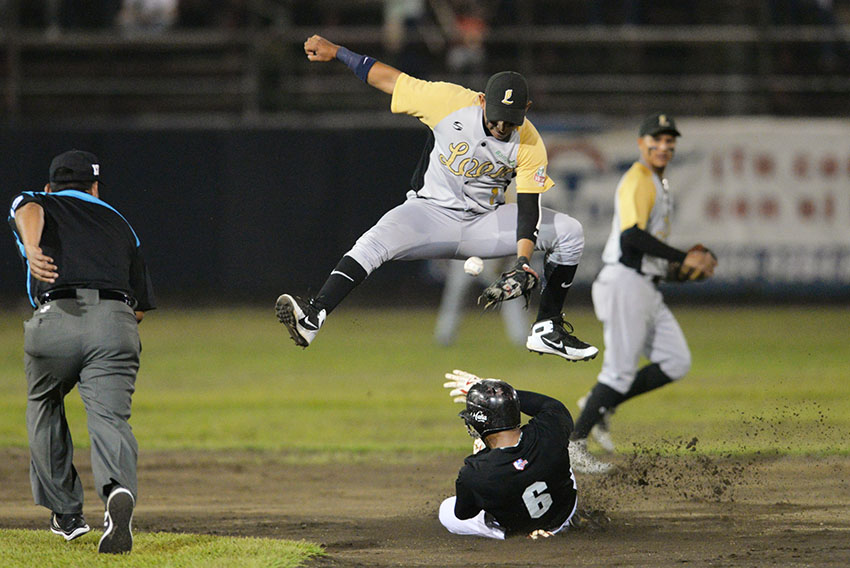 Enmanuel Meza con dramático jonrón coloca a León a un paso del título
