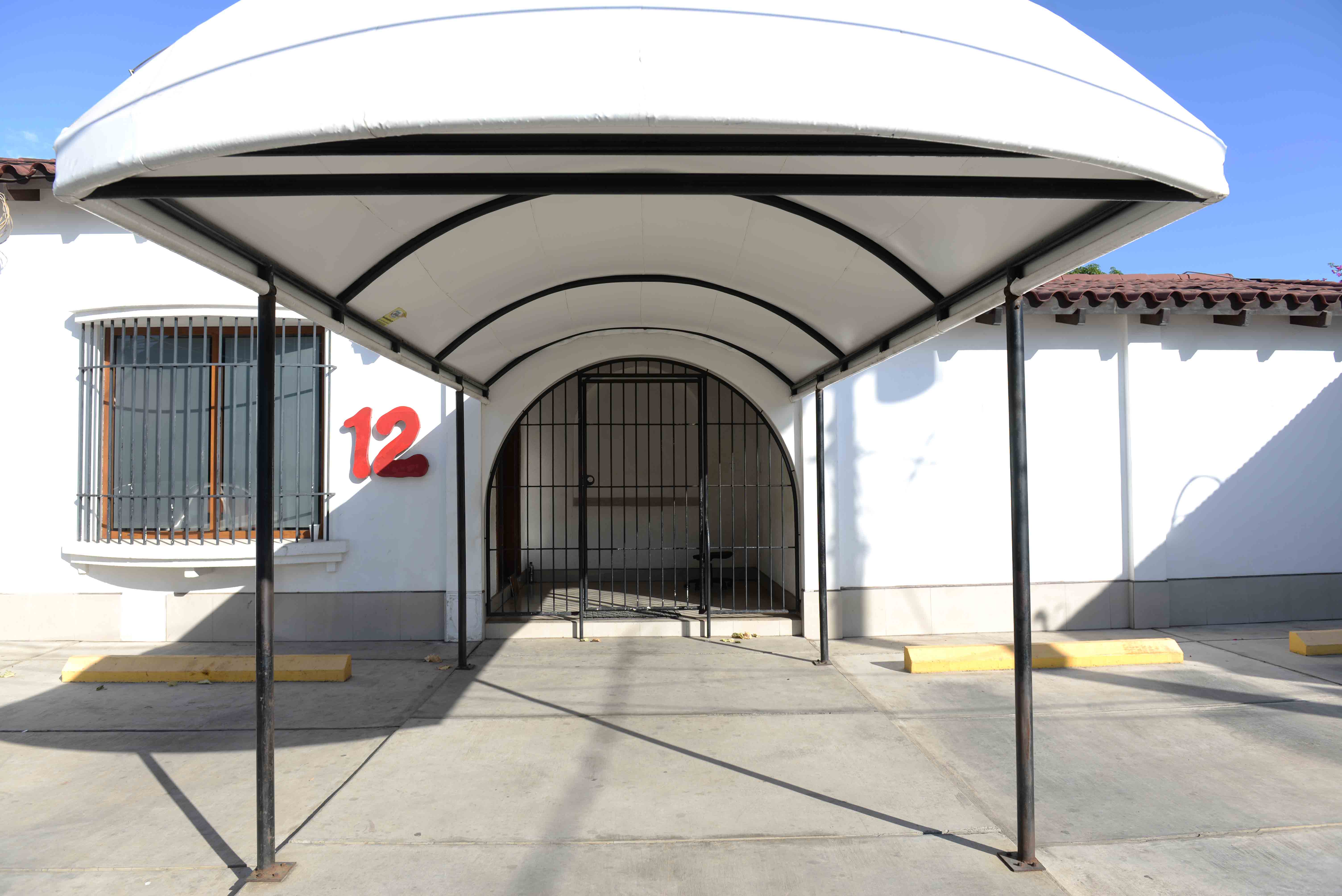 Policía Orteguista cesa asedio a Canal 12 después de varios días