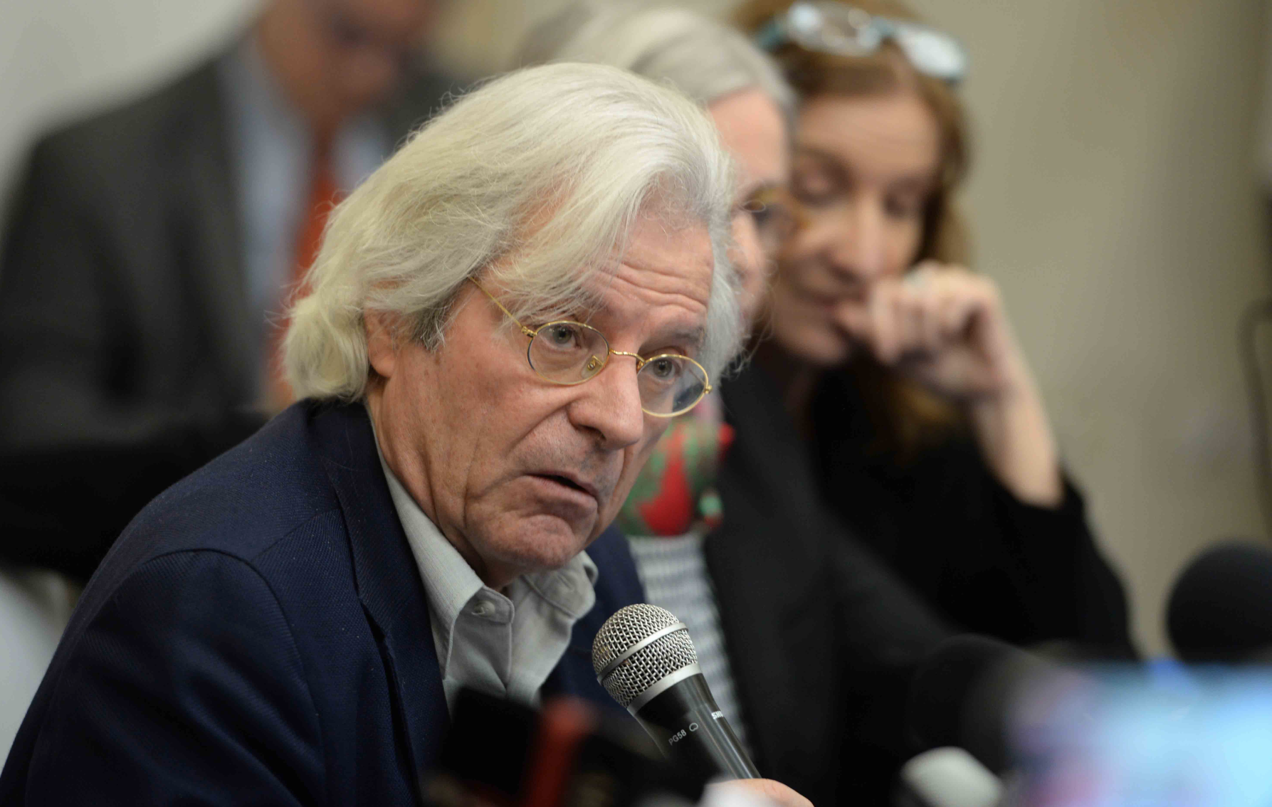 Las contundentes respuestas de los eurodiputados a un reportero oficialista de Canal 2