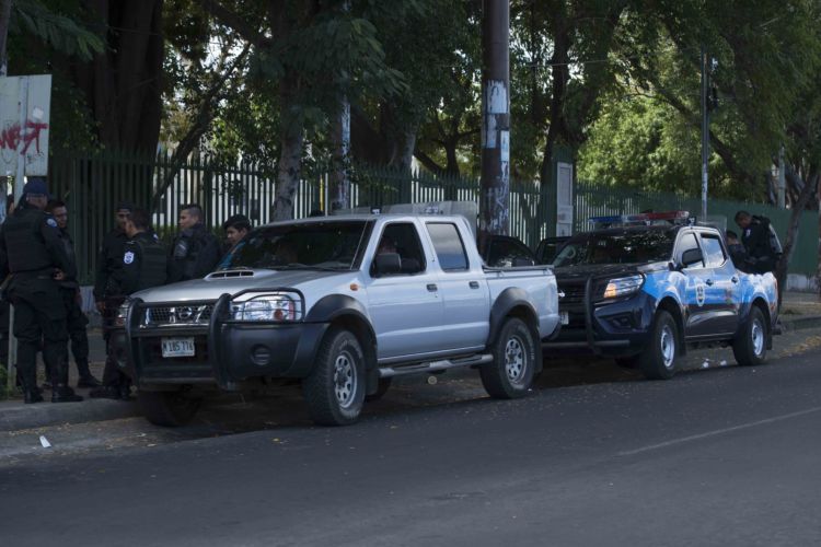 Policía Orteguista asedia a la UCA en la semana de regreso a clases