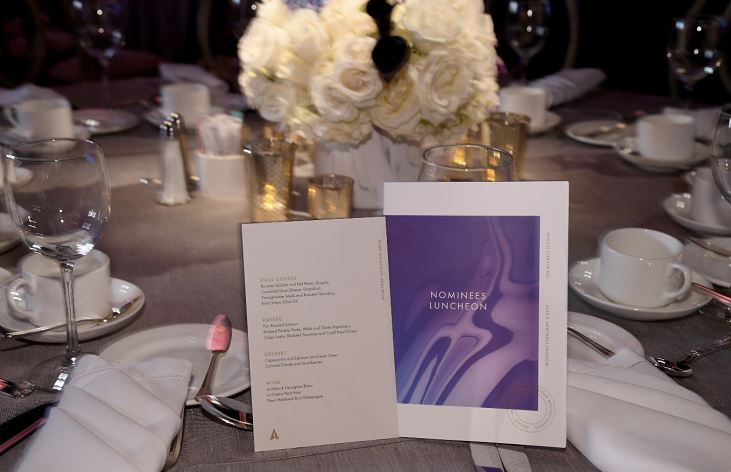 Yalitza Aparicio nerviosa, Bradley Cooper habla con ella… Así estuvo el almuerzo de nominados a los Óscar