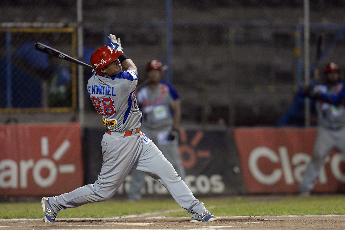 Edgard Montiel lleva nueve jonrones con el Bóer en la actual campaña del Campeonato Nacional de Beisbol Superior. LA PRENSA/ARCHIVO/JADER FLORES