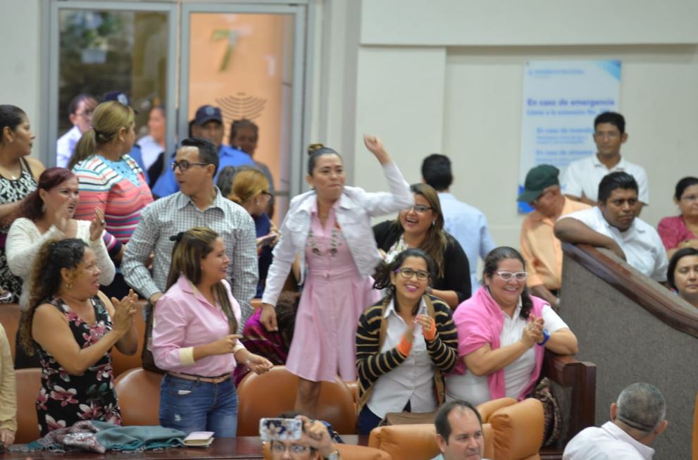 Agreden a diputadas que pedían la liberación de las presas políticas