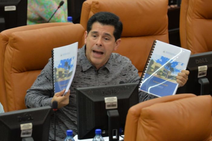 El diputado sandinista Wálmaro Gutiérrez siembra dudas sobre el origen del capital de los bancos en Nicaragua