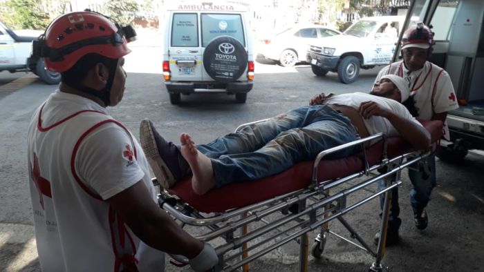 Un muerto y nueve heridos tras volcarse una camioneta en Santa Teresa, Carazo