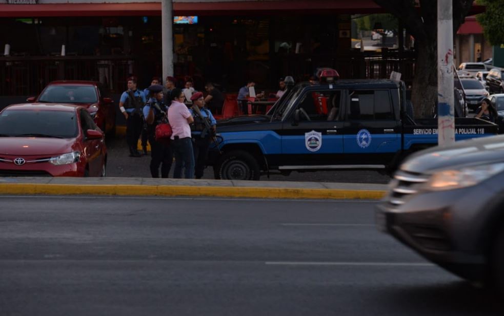 Manifestantes participan en pitazo nacional a pesar del asedio policial