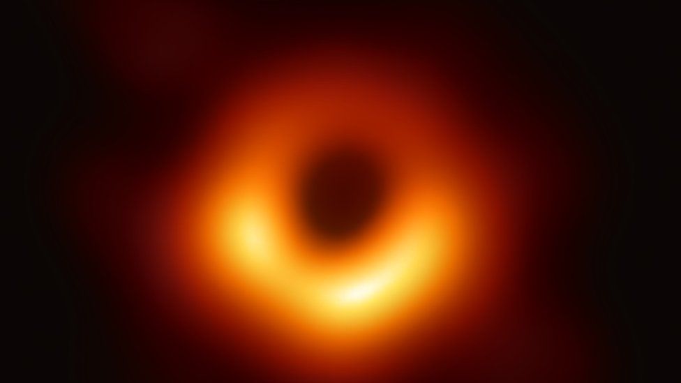 Primera foto de un agujero negro: cómo los científicos combinaron en el Event Horizon Telescope el poder de 8 telescopios para lograr una imagen histórica