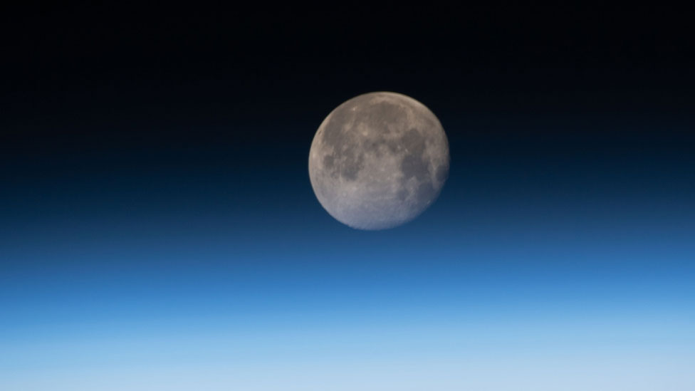 Confirman que la Luna tiene más agua de la que se creía
