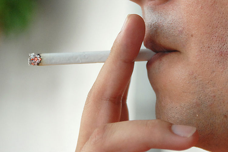 Temen fuerte contrabando detrás de caída en ventas de cigarrillos