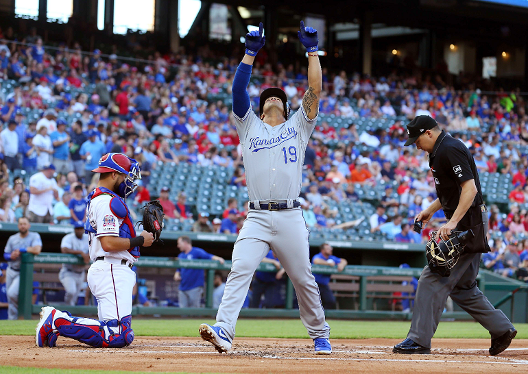 Cheslor Cuthbert conecta el jonrón 100 de su carrera profesional