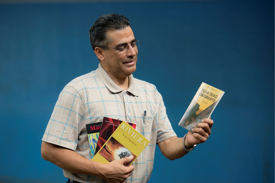 Iván Figueroa presenta poemario que reflexiona sobre la migración mundial y el racismo