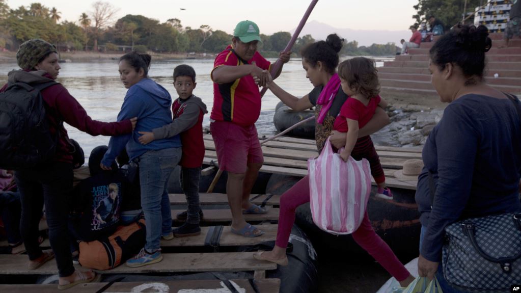 Guatemala firma acuerdo con Estados Unidos y acepta ser el tercer país seguro para solicitantes de asilo