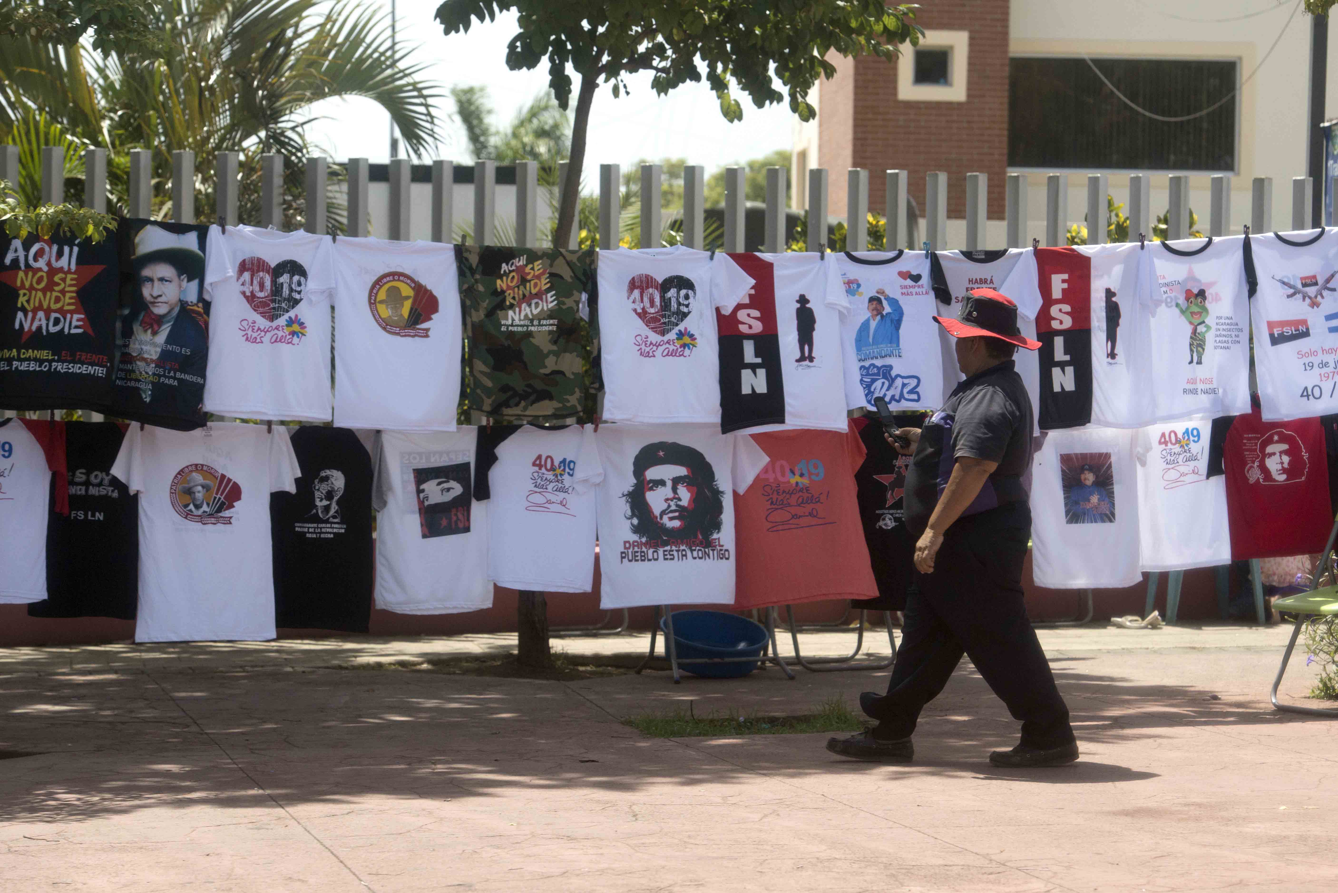 Mensajes de odio contra autoconvocados en las camisetas para celebrar el 19 de julio