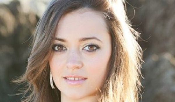 Muere una artista española a causa de una explosión pirotécnica durante un concierto