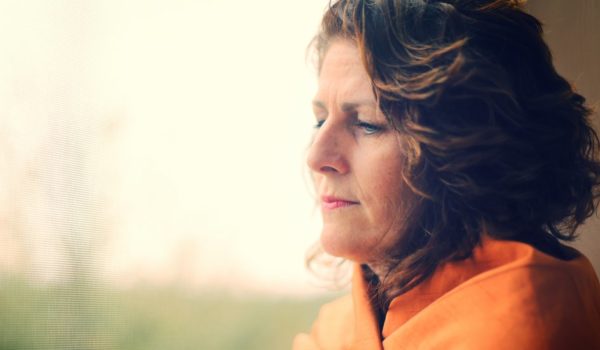 El riesgo de desarrollar cáncer de mama por la terapia hormonal para la menopausia «es mayor del que se pensaba y dura más tiempo»