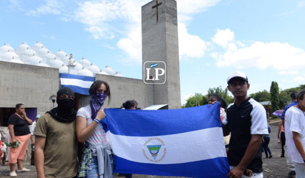 Duro cuestionamiento al Vaticano y a la jerarquía de la Iglesia católica de parte de un grupo clandestino de nicaragüenses