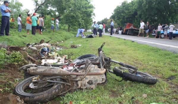 Un adolescente muere y otro resulta con severas lesiones en accidente de tránsito en Diriamba