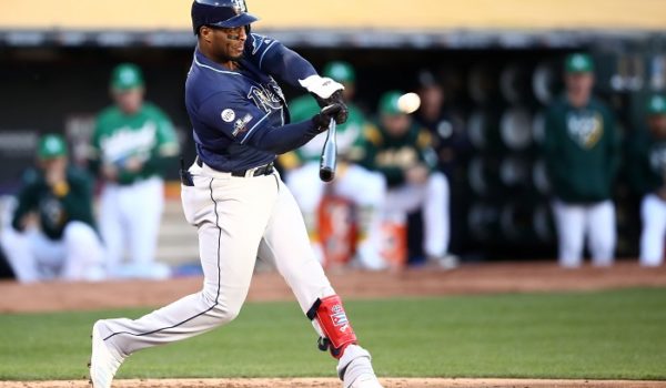 Par de «bombazos» de Yandy Diaz llevan al triunfo a Rays en duelo de comodines