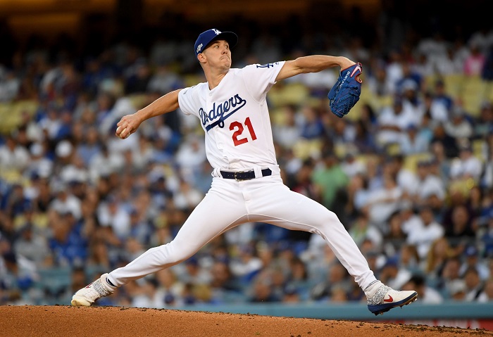 Walker Buehler solo permitió un hit y ponchó a ocho en seis entradas, para guiar al triunfo a los Dodgers de los Ángeles sobre los Nacionales de Washington, este jueves en el primer juego de serie divisional de la Liga Nacional. LA PRENSA/Harry How/Getty Images/AFP