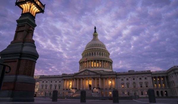 Cámara de Representantes aprueba resolución sobre proceso de juicio político contra Trump