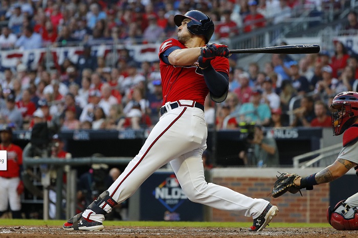 Adam Duvall bateó jonrón como emergente, en la victoria de los Bravos de Atlanta ante los Cardenales de San Luis. LA PRENSA/Kevin C. Cox/Getty Images/AFP