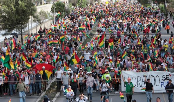 Elecciones en Bolivia: concentraciones masivas de seguidores del gobierno y la oposición dejan 30 heridos
