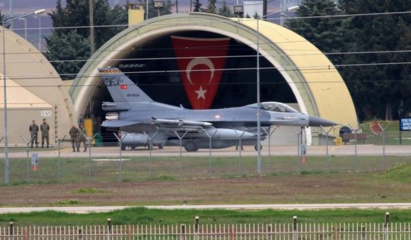 La preocupación por el destino de las 50 bombas nucleares que Estados Unidos almacena en Turquía cerca de la frontera con Siria