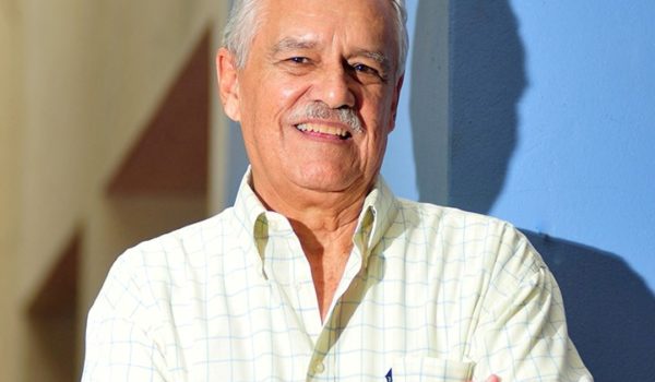 Escritores rinden homenaje literario al poeta leonés Carlos Perezalonso