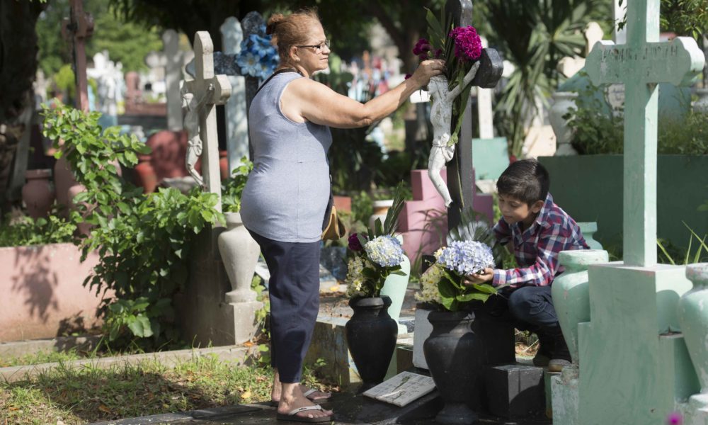 Así se preparan los nicaragüenses para conmemorar el Día de los Muertos
