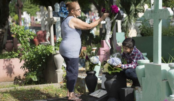 Así se preparan los nicaragüenses para conmemorar el Día de los Muertos