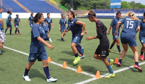 Selección Nacional de Futbol Femenina Mayor viaja a Costa Rica hoy