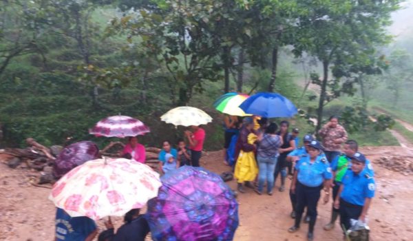 Rescatan a siete trabajadores que quedaron atrapados en una mina en Santo Domingo, Chontales