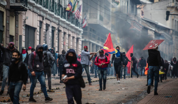 Estado de excepción en Ecuador: 3 preguntas para entender las violentas protestas por el alza en el precio de combustibles